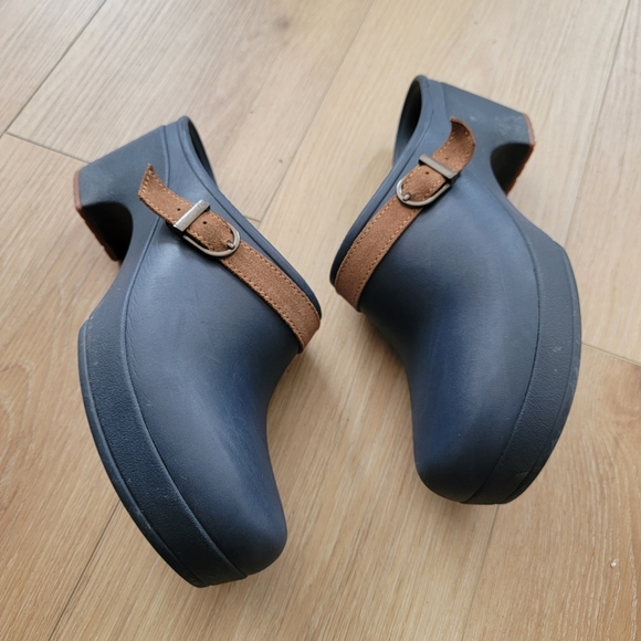 CROCS Shoes - Crocs Sarah Clog Mule Shoes Brown Round Toe Platform Heels Slip Ons